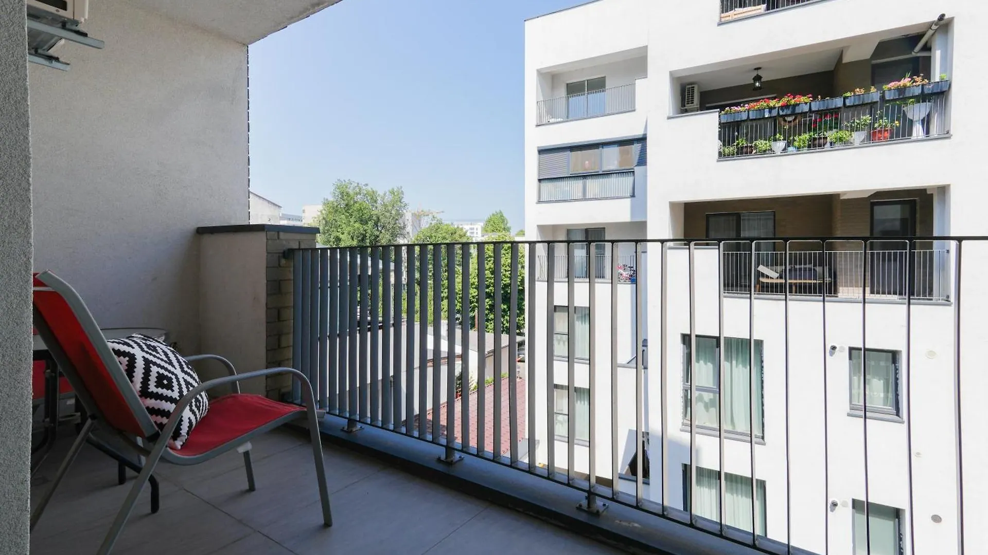 Maria - Modern Apartment With Parking And Workspace Bucarest