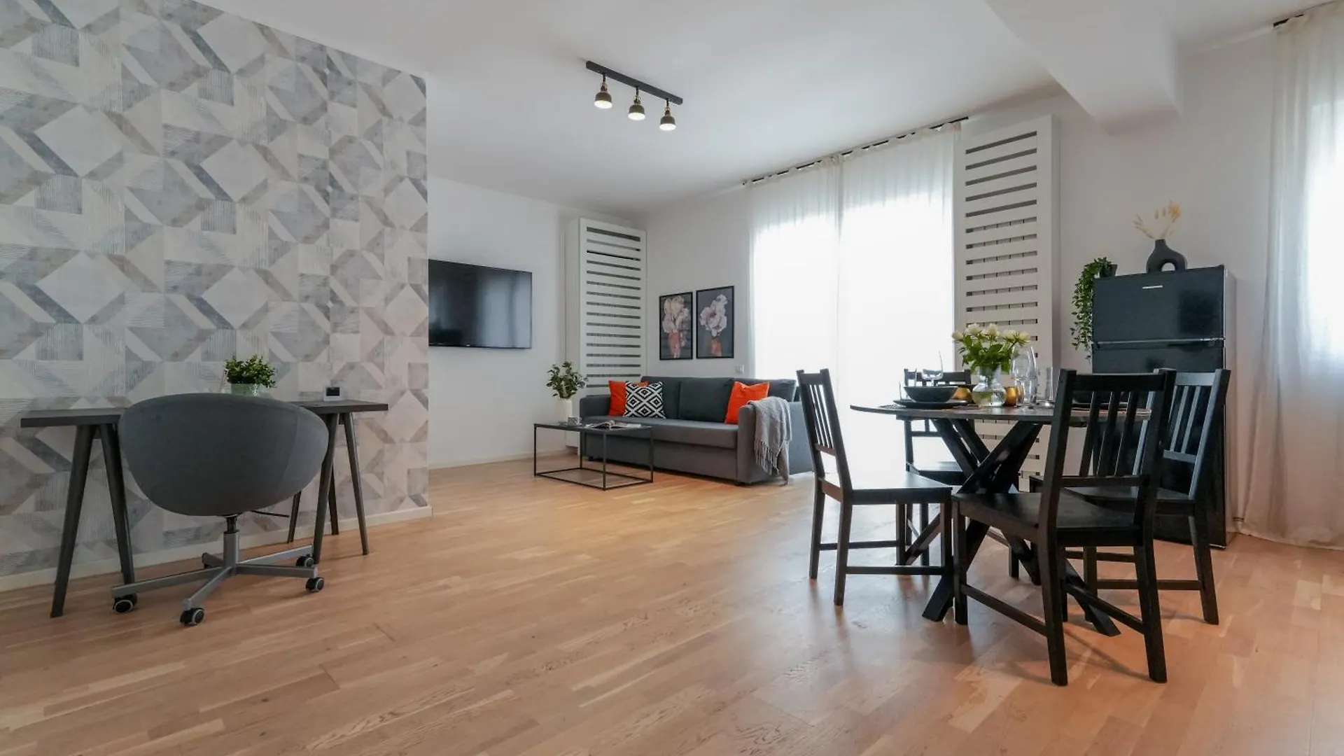 Maria - Modern Apartment With Parking And Workspace Bucarest